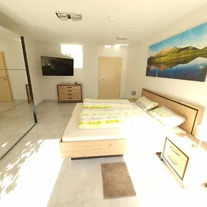  Apartment Jehl